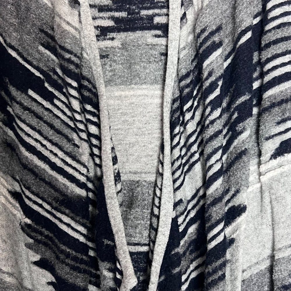4 for $20 Lucky Brand Aztec Long Cardigan Size Medium - Picture 9 of 13